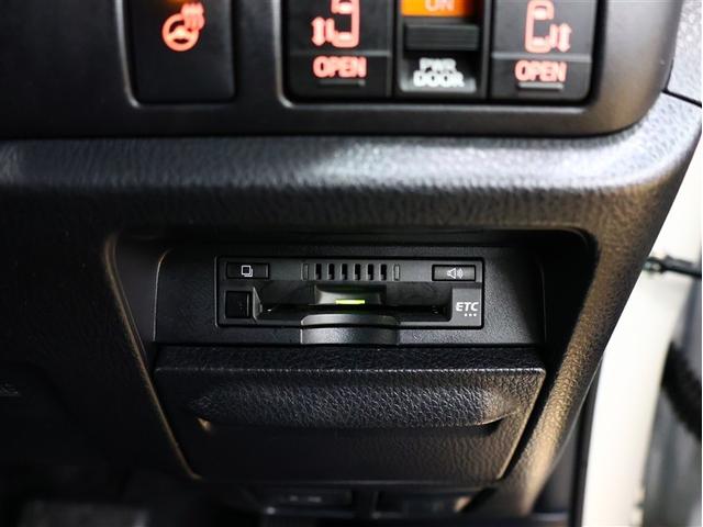 エスクァイア ハイブリッドＧｉプレミアムパッケジブラックテーラード　フルセグ　メモリーナビ　ＤＶＤ再生　後席モニター　バックカメラ　衝突被害軽減システム　ＥＴＣ　両側電動スライド　ＬＥＤヘッドランプ　乗車定員７人　３列シート（12枚目）