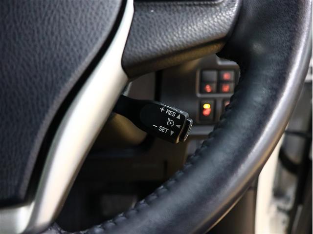 エスクァイア ハイブリッドＧｉプレミアムパッケジブラックテーラード　フルセグ　メモリーナビ　ＤＶＤ再生　後席モニター　バックカメラ　衝突被害軽減システム　ＥＴＣ　両側電動スライド　ＬＥＤヘッドランプ　乗車定員７人　３列シート（14枚目）