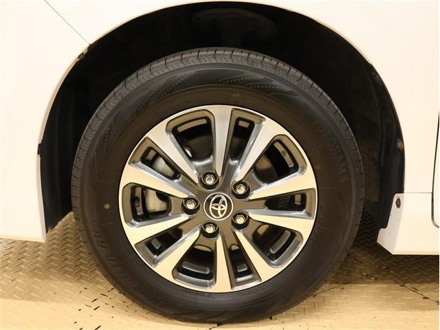 エスクァイア ハイブリッドＧｉプレミアムパッケジブラックテーラード　フルセグ　メモリーナビ　ＤＶＤ再生　後席モニター　バックカメラ　衝突被害軽減システム　ＥＴＣ　両側電動スライド　ＬＥＤヘッドランプ　乗車定員７人　３列シート（28枚目）