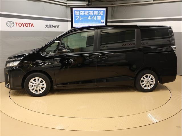 ヴォクシー Ｖ　サンルーフ　ワンセグ　メモリーナビ　バックカメラ　衝突被害軽減システム　ＥＴＣ　両側電動スライド　ＬＥＤヘッドランプ　ウオークスルー　乗車定員８人　３列シート　アイドリングストップ（3枚目）