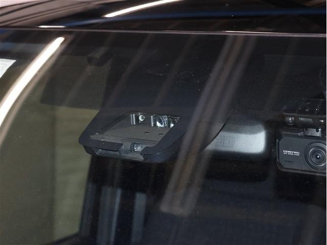 ヴォクシー Ｖ　サンルーフ　ワンセグ　メモリーナビ　バックカメラ　衝突被害軽減システム　ＥＴＣ　両側電動スライド　ＬＥＤヘッドランプ　ウオークスルー　乗車定員８人　３列シート　アイドリングストップ（6枚目）