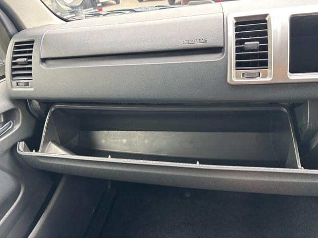 納車前に点検整備と内外装のクリーンニングを行います。