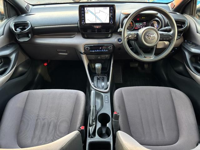 ヤリス Ｇ　新車保障継承／ワンオナ／ディスプレイオーディオナビ／Ｆモデリスタスポイラー／リアカメラ／セーフティーセンス／ビルトインＥＴＣ／ＧＲフロントバンパーガーニッシュ／ＬＥＤフォグ／外ＡＷ／スマートキー２個（4枚目）