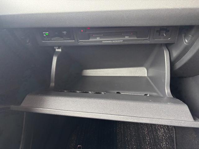 ポロ ＴＳＩハイライン　ＤｉｓｃｏｖｅｒＰｒｏパッケージ／メーカー８インチナビ／フルセグ／ＥＴＣ２．０／セーフティパッケージ／ＢＳＭ／プリクラッシュブレーキシステム／ＬＥＤヘッド／スマートキー２個（22枚目）