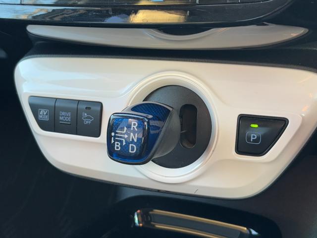 プリウス Ｓセーフティプラス　１年保証付（距離無制限）／ディーラー９インチナビ／セーフティーセンスＰ／クリアランスソナー／パーキングアシスト／フルセグ／ナビレディセット／ＬＥＤヘッドライト／クルコン／ビルトインＥＴＣ／スマートキー（17枚目）