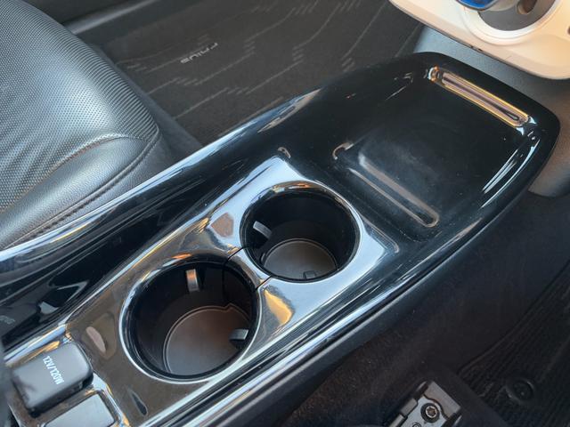 プリウス Ｓセーフティプラス　１年保証付（距離無制限）／ディーラー９インチナビ／セーフティーセンスＰ／クリアランスソナー／パーキングアシスト／フルセグ／ナビレディセット／ＬＥＤヘッドライト／クルコン／ビルトインＥＴＣ／スマートキー（18枚目）