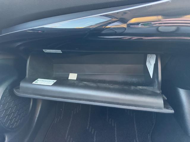 プリウス Ｓセーフティプラス　１年保証付（距離無制限）／ディーラー９インチナビ／セーフティーセンスＰ／クリアランスソナー／パーキングアシスト／フルセグ／ナビレディセット／ＬＥＤヘッドライト／クルコン／ビルトインＥＴＣ／スマートキー（20枚目）