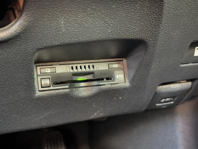 プリウス Ｓセーフティプラス　１年保証付（距離無制限）／ディーラー９インチナビ／セーフティーセンスＰ／クリアランスソナー／パーキングアシスト／フルセグ／ナビレディセット／ＬＥＤヘッドライト／クルコン／ビルトインＥＴＣ／スマートキー（22枚目）