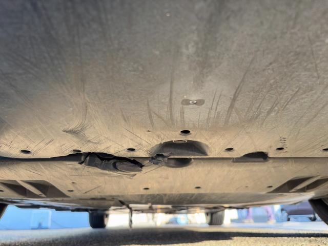 プリウス Ｓセーフティプラス　１年保証付（距離無制限）／ディーラー９インチナビ／セーフティーセンスＰ／クリアランスソナー／パーキングアシスト／フルセグ／ナビレディセット／ＬＥＤヘッドライト／クルコン／ビルトインＥＴＣ／スマートキー（52枚目）