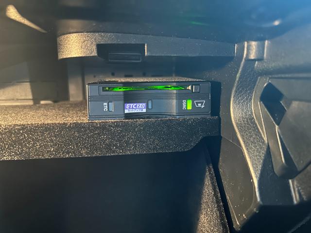 GLC GLC200 スポーツ レーダーセーフティPKG/メーカーナビ/全方位モニター/フルセグTV/BSM/ハーフレザーシート/F席パワーシート/F席シートヒーター/クルコン/パワーバックドア/ルーフレール/純正19AW(18枚目)