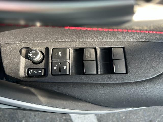 ユーポスでは、査定のプロがきっちり車両を確認し、買取したお車を販売しております。