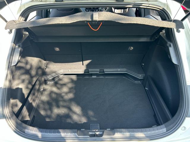 ★綺麗なトランクルームです。※納車前、室内クリーニング実施いたします。