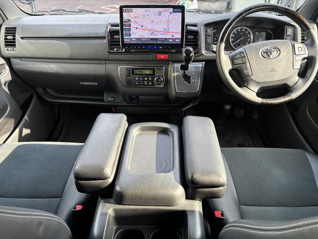 ハイエースバン スーパーＧＬ　ダークプライムＩＩ　ディーゼルターボ／アルパインフローティングナビ／フルセグＴＶ／パノラミックビューモニター／セーフティーセンス／両側パワスラ／デジタルインナーミラー／ベッドキット／ハーフレザーシート／スマートキー２本（4枚目）