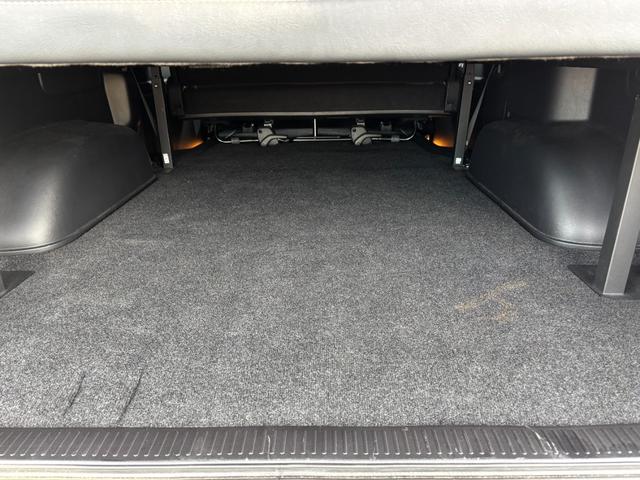 ハイエースバン スーパーＧＬ　ダークプライムＩＩ　ディーゼルターボ／アルパインフローティングナビ／フルセグＴＶ／パノラミックビューモニター／セーフティーセンス／両側パワスラ／デジタルインナーミラー／ベッドキット／ハーフレザーシート／スマートキー２本（38枚目）