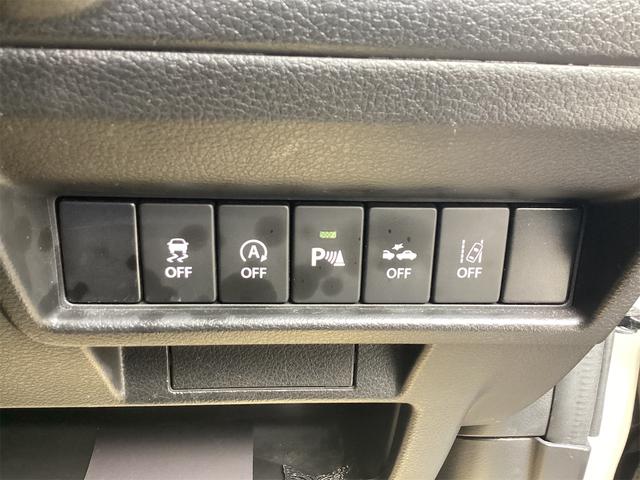 接触を未然に防ぐ、クリアランスソナー搭載です。車を守るためには必須のアイテムですね。