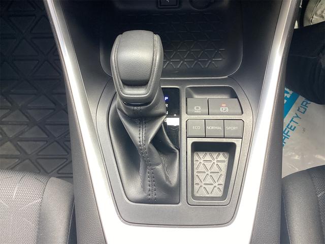 RAV4 X ETC バックカメラ クリアランスソナー オートクルーズコントロール レーンアシスト 衝突被害軽減システム サンルーフ ナビ TV オートマチックハイビーム オートライト LEDヘッドランプ(18枚目)