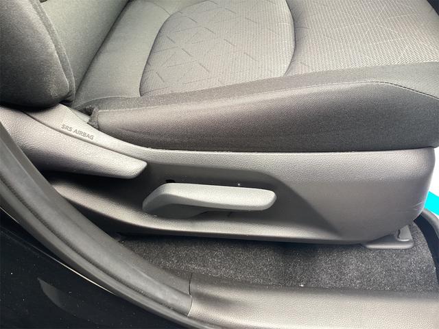 RAV4 X ETC バックカメラ クリアランスソナー オートクルーズコントロール レーンアシスト 衝突被害軽減システム サンルーフ ナビ TV オートマチックハイビーム オートライト LEDヘッドランプ(37枚目)