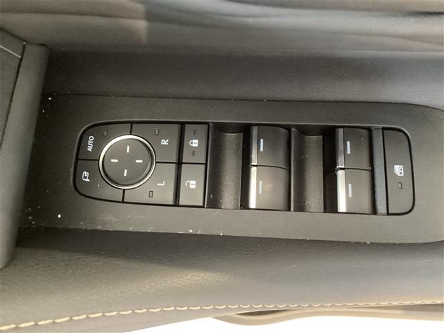 トヨタ アルファードハイブリッド 14枚目