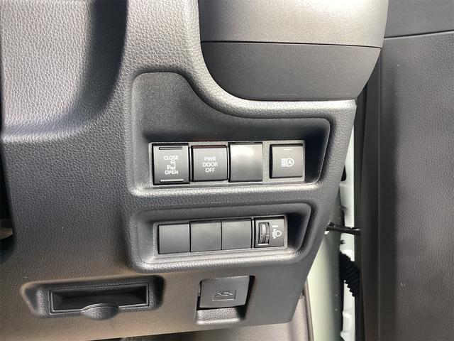 シエンタ ハイブリッドX クリアランスソナー オートクルーズコントロール レーンアシスト 衝突被害軽減システム 両側スライド・片側電動 オートマチックハイビーム オートライト LEDヘッドランプ スマートキー 電動格納ミラー(8枚目)