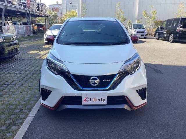 ノート ｅ－パワーニスモ　全周囲カメラ　純正ナビ　ＴＶ　クリアランスソナー　レーンアシスト　衝突被害軽減システム　アルミホイール　オートライト　スマートキー　電動格納ミラー　ＣＶＴ　盗難防止システム（9枚目）