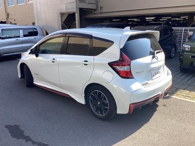 ノート ｅ－パワーニスモ　全周囲カメラ　純正ナビ　ＴＶ　クリアランスソナー　レーンアシスト　衝突被害軽減システム　アルミホイール　オートライト　スマートキー　電動格納ミラー　ＣＶＴ　盗難防止システム（13枚目）