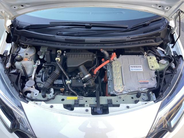 ノート ｅ－パワーニスモ　全周囲カメラ　純正ナビ　ＴＶ　クリアランスソナー　レーンアシスト　衝突被害軽減システム　アルミホイール　オートライト　スマートキー　電動格納ミラー　ＣＶＴ　盗難防止システム（16枚目）