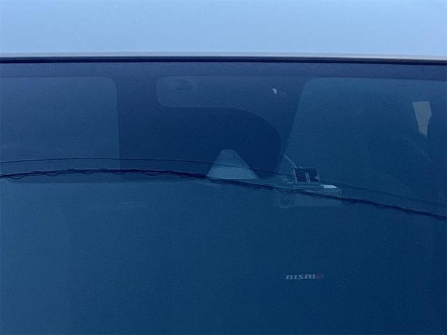 ノート ｅ－パワーニスモ　全周囲カメラ　純正ナビ　ＴＶ　クリアランスソナー　レーンアシスト　衝突被害軽減システム　アルミホイール　オートライト　スマートキー　電動格納ミラー　ＣＶＴ　盗難防止システム（20枚目）