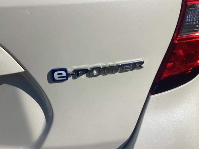 ノート ｅ－パワーニスモ　全周囲カメラ　純正ナビ　ＴＶ　クリアランスソナー　レーンアシスト　衝突被害軽減システム　アルミホイール　オートライト　スマートキー　電動格納ミラー　ＣＶＴ　盗難防止システム（42枚目）