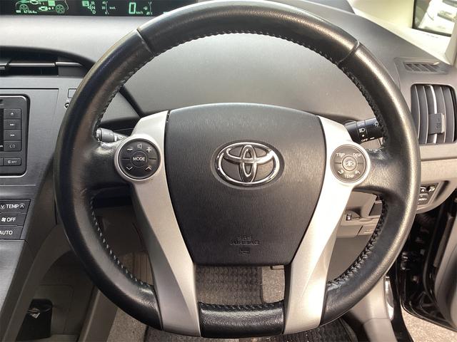 プリウス Ｓ　ＬＥＤエディション　ＥＴＣ　衝突被害軽減システム　ＴＶ　アルミホイール　ＬＥＤヘッドランプ　ヘッドライトウォッシャー　ＣＶＴ　スマートキー　アイドリングストップ　電動格納ミラー　盗難防止システム　ＣＤ（5枚目）