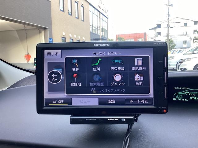 プリウス Ｓ　ＬＥＤエディション　ＥＴＣ　衝突被害軽減システム　ＴＶ　アルミホイール　ＬＥＤヘッドランプ　ヘッドライトウォッシャー　ＣＶＴ　スマートキー　アイドリングストップ　電動格納ミラー　盗難防止システム　ＣＤ（8枚目）