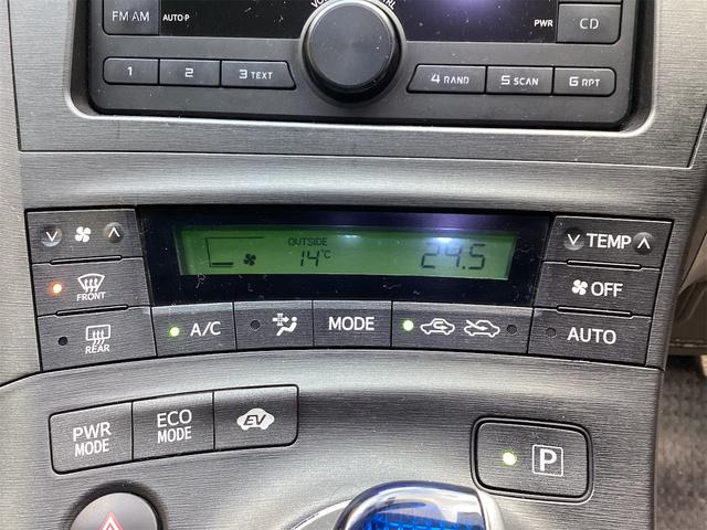 プリウス Ｓ　ＬＥＤエディション　ＥＴＣ　衝突被害軽減システム　ＴＶ　アルミホイール　ＬＥＤヘッドランプ　ヘッドライトウォッシャー　ＣＶＴ　スマートキー　アイドリングストップ　電動格納ミラー　盗難防止システム　ＣＤ（9枚目）