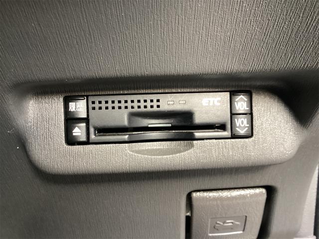 プリウス Ｓ　ＬＥＤエディション　ＥＴＣ　衝突被害軽減システム　ＴＶ　アルミホイール　ＬＥＤヘッドランプ　ヘッドライトウォッシャー　ＣＶＴ　スマートキー　アイドリングストップ　電動格納ミラー　盗難防止システム　ＣＤ（11枚目）