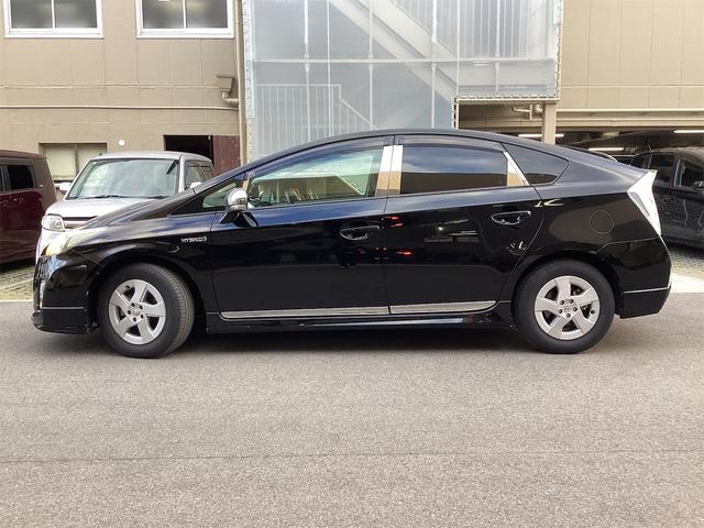 プリウス Ｓ　ＬＥＤエディション　ＥＴＣ　衝突被害軽減システム　ＴＶ　アルミホイール　ＬＥＤヘッドランプ　ヘッドライトウォッシャー　ＣＶＴ　スマートキー　アイドリングストップ　電動格納ミラー　盗難防止システム　ＣＤ（16枚目）