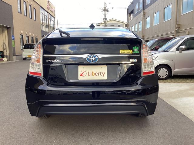 プリウス Ｓ　ＬＥＤエディション　ＥＴＣ　衝突被害軽減システム　ＴＶ　アルミホイール　ＬＥＤヘッドランプ　ヘッドライトウォッシャー　ＣＶＴ　スマートキー　アイドリングストップ　電動格納ミラー　盗難防止システム　ＣＤ（19枚目）