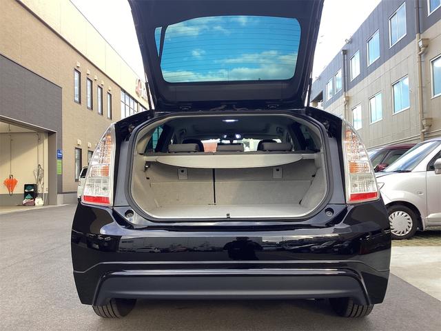 プリウス Ｓ　ＬＥＤエディション　ＥＴＣ　衝突被害軽減システム　ＴＶ　アルミホイール　ＬＥＤヘッドランプ　ヘッドライトウォッシャー　ＣＶＴ　スマートキー　アイドリングストップ　電動格納ミラー　盗難防止システム　ＣＤ（20枚目）