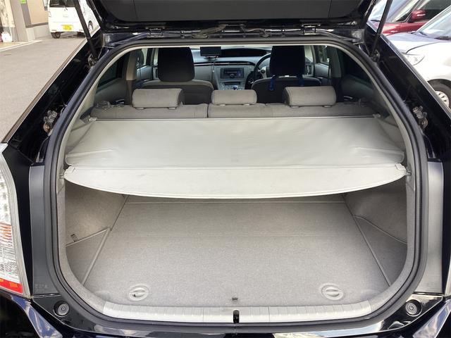 プリウス Ｓ　ＬＥＤエディション　ＥＴＣ　衝突被害軽減システム　ＴＶ　アルミホイール　ＬＥＤヘッドランプ　ヘッドライトウォッシャー　ＣＶＴ　スマートキー　アイドリングストップ　電動格納ミラー　盗難防止システム　ＣＤ（22枚目）