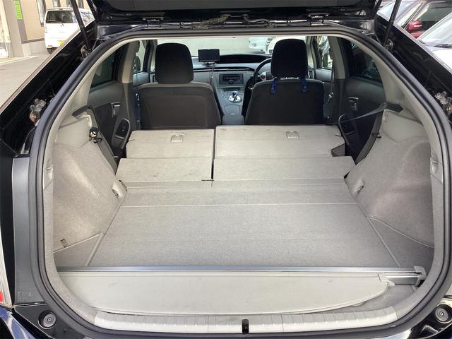 プリウス Ｓ　ＬＥＤエディション　ＥＴＣ　衝突被害軽減システム　ＴＶ　アルミホイール　ＬＥＤヘッドランプ　ヘッドライトウォッシャー　ＣＶＴ　スマートキー　アイドリングストップ　電動格納ミラー　盗難防止システム　ＣＤ（31枚目）