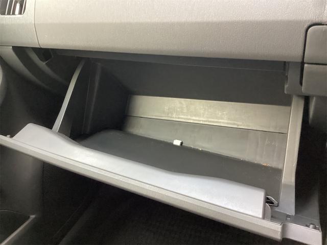 プリウス Ｓ　ＬＥＤエディション　ＥＴＣ　衝突被害軽減システム　ＴＶ　アルミホイール　ＬＥＤヘッドランプ　ヘッドライトウォッシャー　ＣＶＴ　スマートキー　アイドリングストップ　電動格納ミラー　盗難防止システム　ＣＤ（41枚目）