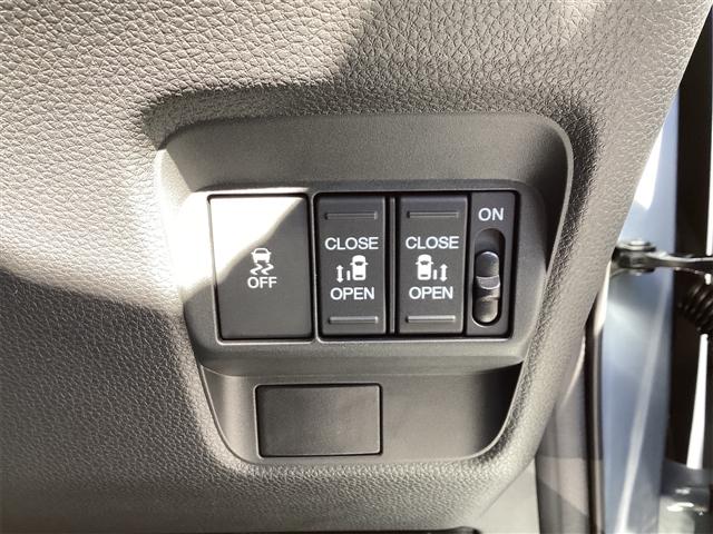 フリード クロスター　登録済未使用車　禁煙車　ＨｏｎｄａＳＥＮＳＩＮＧ　アダプティブクルーズコントロール　電子パーキング　ブラインドスポットモニター　両側自動ドア　ＬＥＤヘッドライト　スマートキー　プッシュスタート（5枚目）