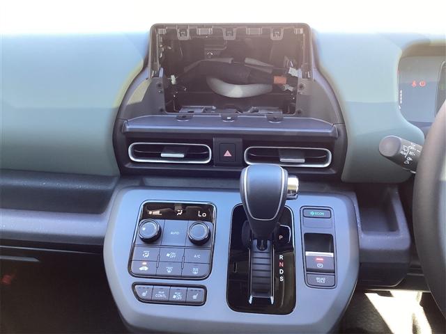 フリード クロスター　登録済未使用車　禁煙車　ＨｏｎｄａＳＥＮＳＩＮＧ　アダプティブクルーズコントロール　電子パーキング　ブラインドスポットモニター　両側自動ドア　ＬＥＤヘッドライト　スマートキー　プッシュスタート（15枚目）