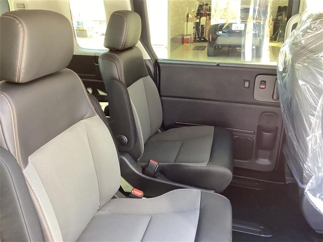 フリード クロスター　登録済未使用車　禁煙車　ＨｏｎｄａＳＥＮＳＩＮＧ　アダプティブクルーズコントロール　電子パーキング　ブラインドスポットモニター　両側自動ドア　ＬＥＤヘッドライト　スマートキー　プッシュスタート（31枚目）