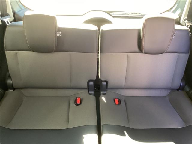 フリード クロスター　登録済未使用車　禁煙車　ＨｏｎｄａＳＥＮＳＩＮＧ　アダプティブクルーズコントロール　電子パーキング　ブラインドスポットモニター　両側自動ドア　ＬＥＤヘッドライト　スマートキー　プッシュスタート（32枚目）