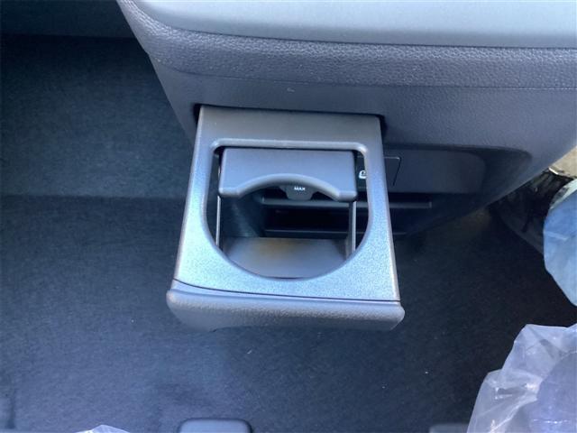 フリード クロスター　登録済未使用車　禁煙車　ＨｏｎｄａＳＥＮＳＩＮＧ　アダプティブクルーズコントロール　電子パーキング　ブラインドスポットモニター　両側自動ドア　ＬＥＤヘッドライト　スマートキー　プッシュスタート（34枚目）