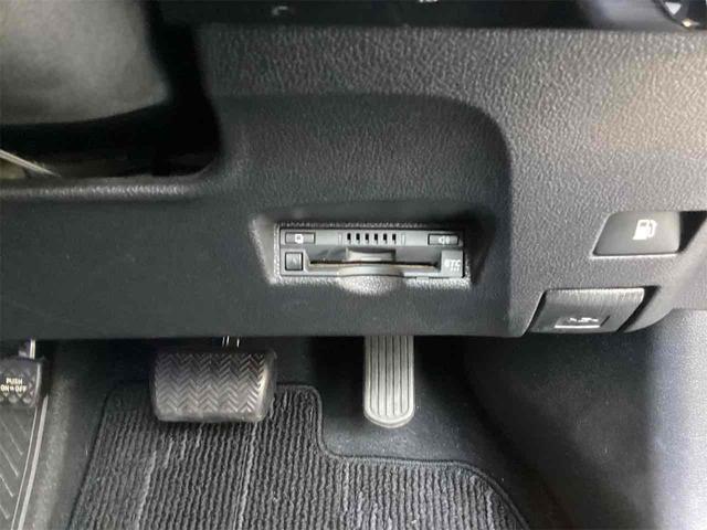 トヨタ プリウス 8枚目