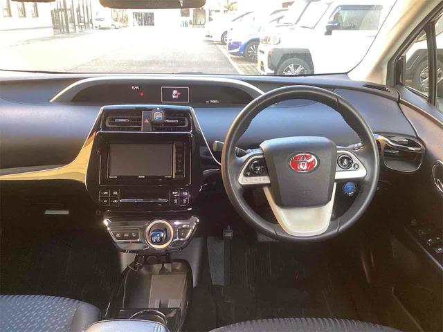 トヨタ プリウス 9枚目