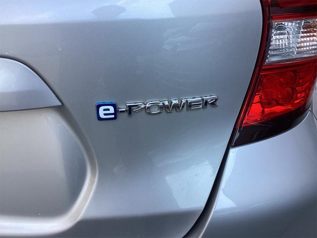 ノート e-パワー メダリスト 衝突軽減B 純正ナビ TV アラウンドビューモニター ETC クルーズコントロール 革巻きステアリング スマートキー プッシュスタート ステアリングスイッチ オートライト 純正アルミホイール(32枚目)