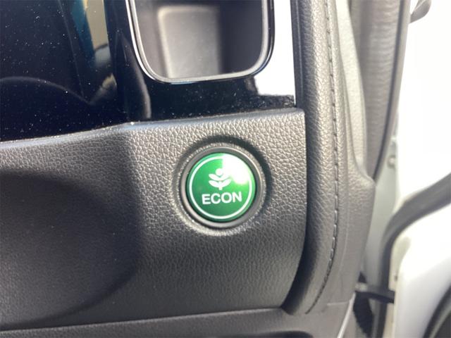 シャトル ハイブリッドZ 安心パッケージ 純正ナビ TV Bカメラ ETC LEDヘッドライト クルーズコントロール パドルシフト 革巻きステアリング スマートキー プッシュスタート 純正アルミホイール 電動格納ミラー(32枚目)