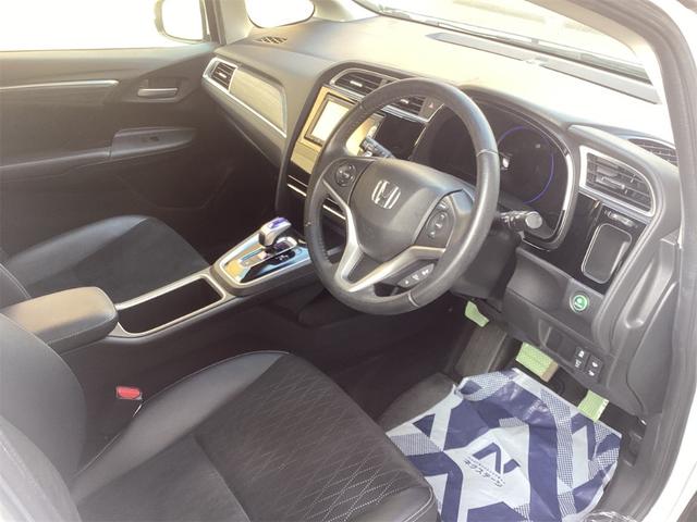 シャトル ハイブリッドZ 安心パッケージ 純正ナビ TV Bカメラ ETC LEDヘッドライト クルーズコントロール パドルシフト 革巻きステアリング スマートキー プッシュスタート 純正アルミホイール 電動格納ミラー(45枚目)