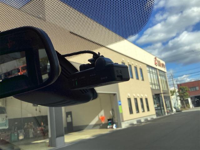 セレナ e-パワー ハイウェイスターV 衝突軽減B 防水シート プロパイロット 純正9インチナビ TV アラウンドビューモニター フリップダウンモニター クルーズコントロール 両側自動ドア LEDヘッドライト フォグライト スマートキー(9枚目)