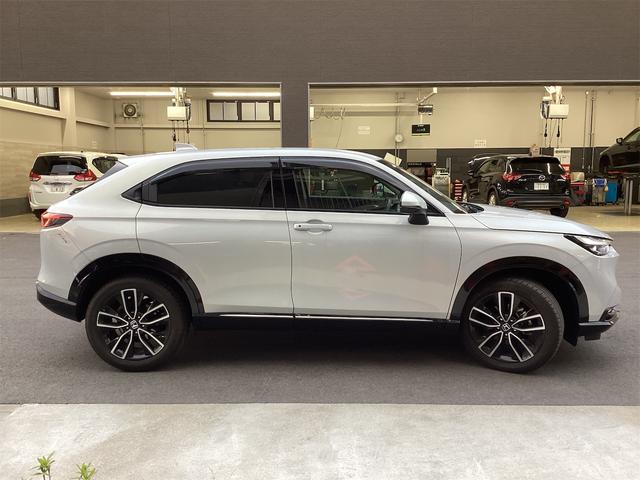 ヴェゼル ｅ：ＨＥＶ　Ｚ　ＨｏｎｄａＣＯＮＮＥＣＴディスプレイ　マルチビューカメラ　オートクルーズコントロール　衝突被害軽減システム　ＬＥＤヘッドランプ　電動リアゲート　純正アルミホイール　ブラインドスポットモニター（10枚目）